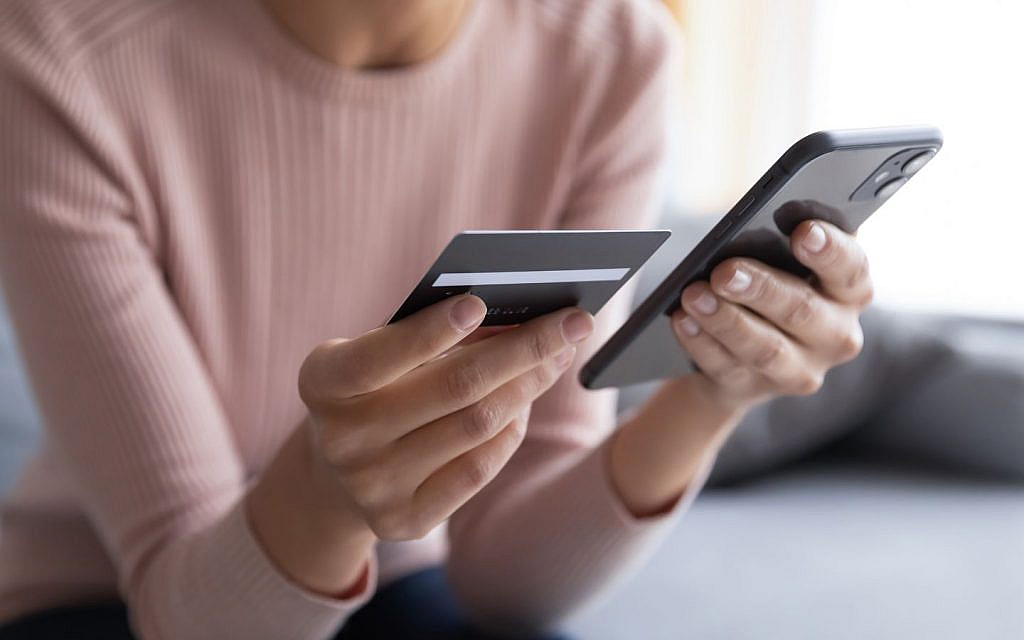 pay rent by direct debit with Asteco in the UAE