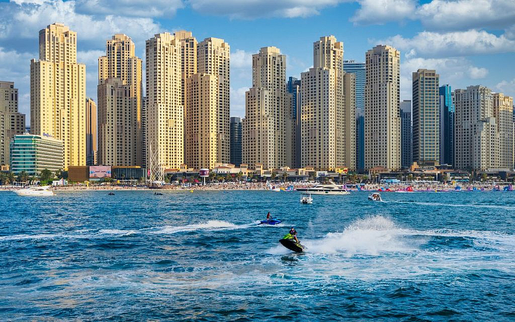 تتزين منطقة جي بي آر في عيد الكريسماس