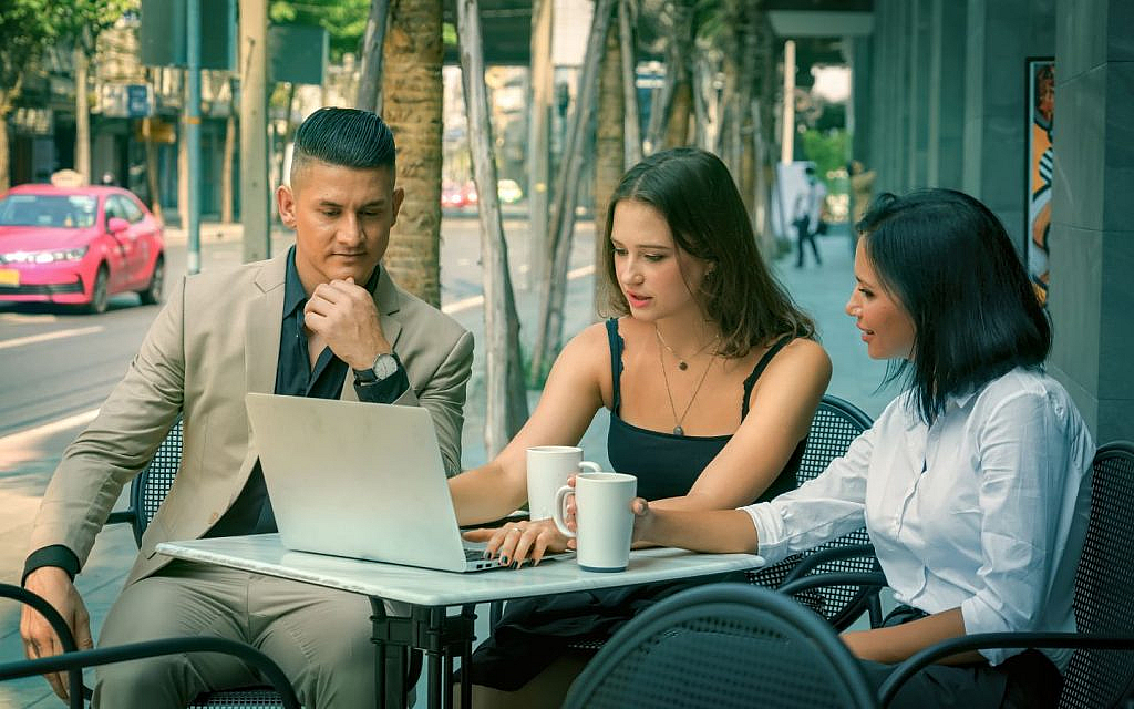 Social Media can be used to attract foreign investors