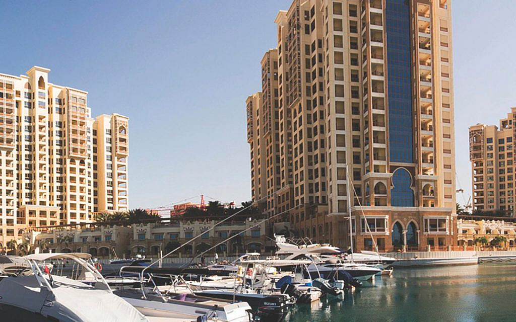 buildings to buy luxury apartments in Palm Jumeirah including marina residences