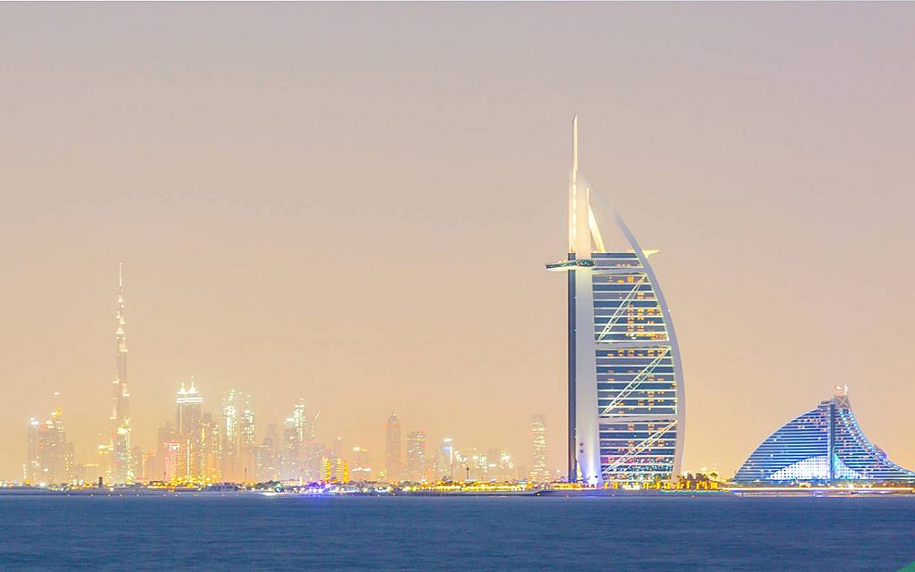 Skyline views in Umm Suqeim rental apartments near Atlantis Palm Jumeirah