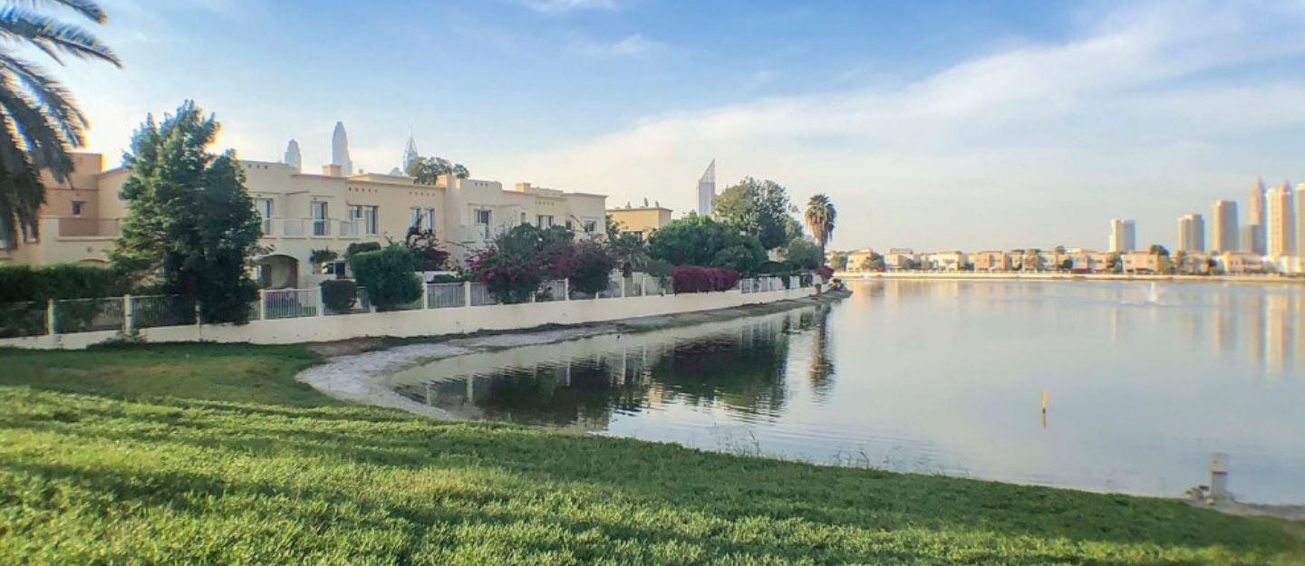 pros and cons of living in the Lakes Dubai