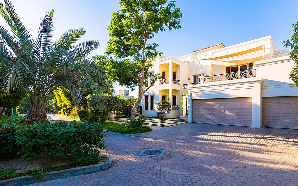 Al Barari is a pet-friendly residential development located in Dubailand. 