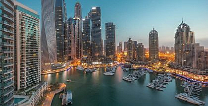 صورة في المساء لمارينا دبي