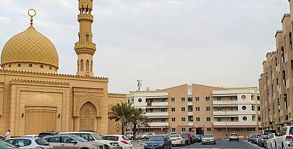 منطقة سكنية بجانب مسجد