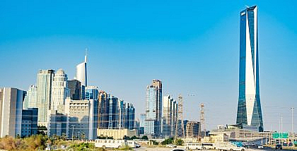 برج أبتاون بجانب أبراج ومجمعات سكنية