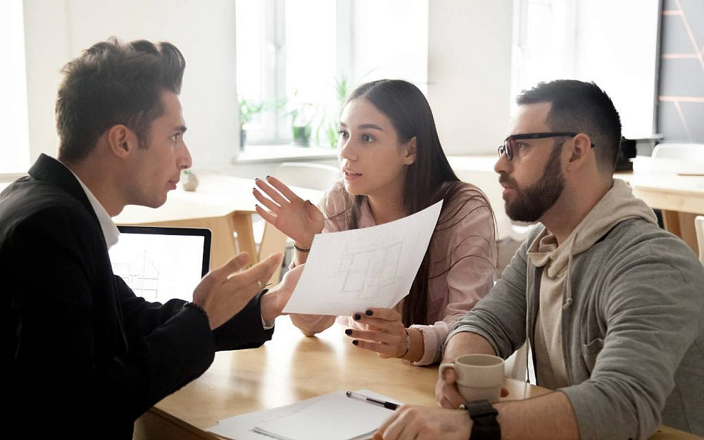 Conflict Resolution On Shared Accommodation in Dubai include involving a mediator