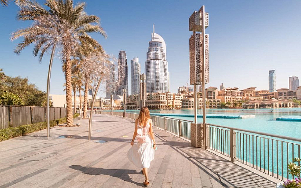 You can freely roam around Dubai neighbourhoods as pedestrian only zones