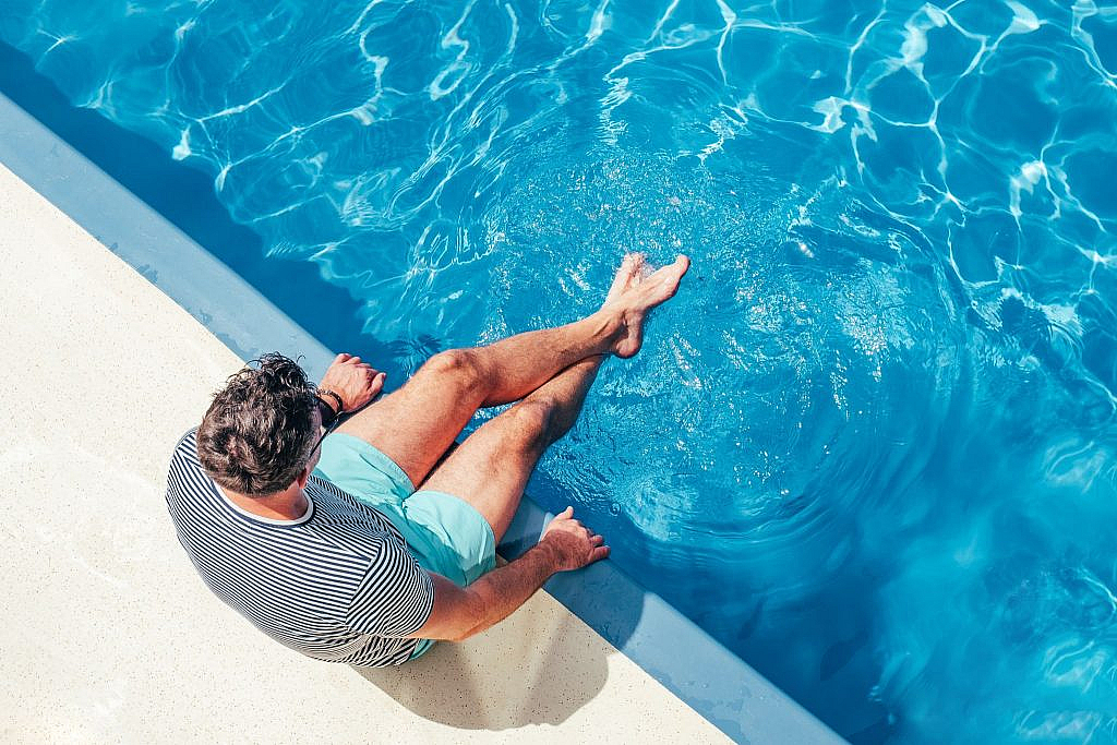 you can find several Dubai apartments with swimming pool