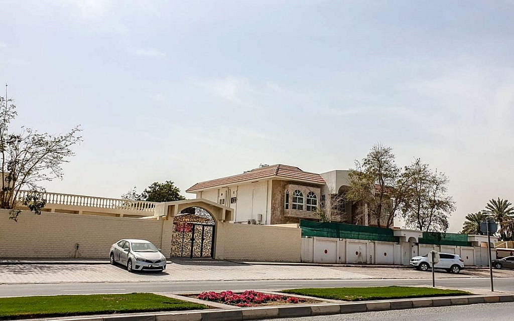 villas in the area have driving spaces al sabkha
