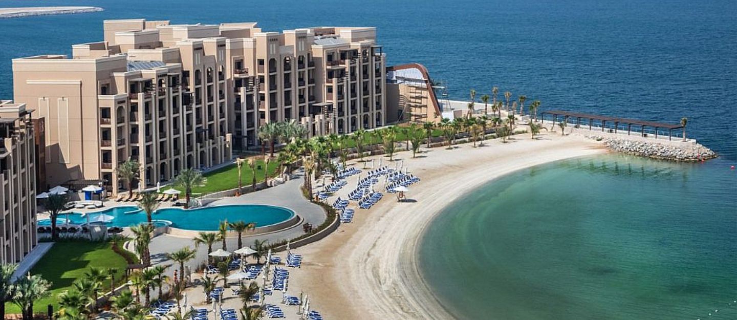مشروع سكني مطل على البحر