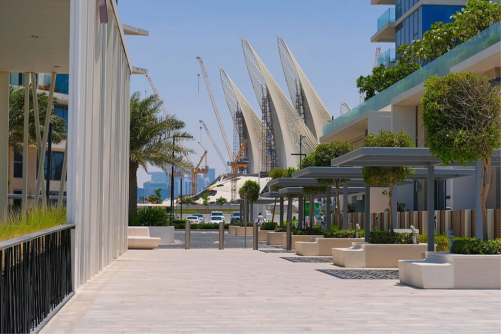 ابراج وسيارات