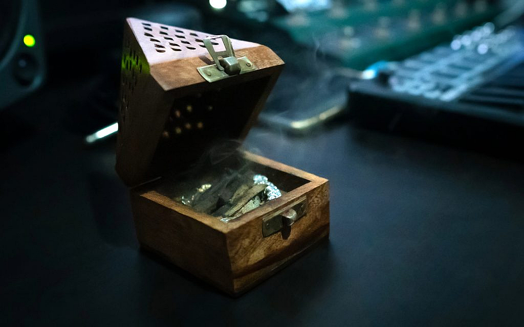 مبخرة وبخور