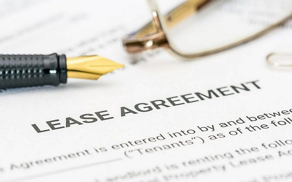 Signing a lease agreement