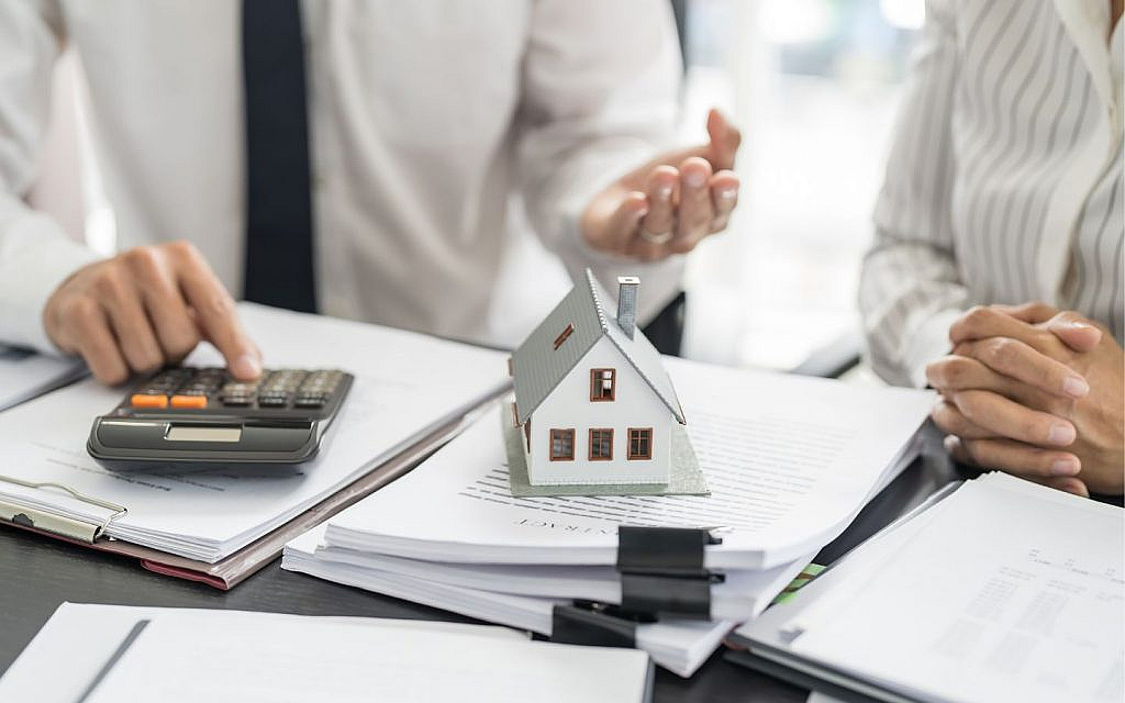 You can cancel a real estate practice card in Dubai through DLD's Trakheesi system.