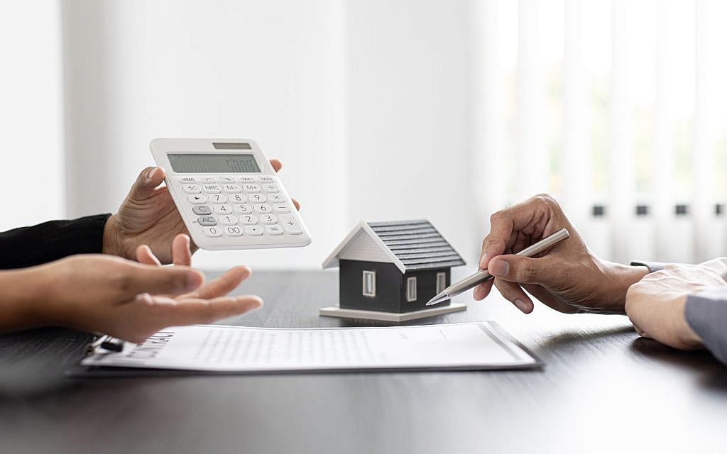 Real estate agent discussing property terms and agreements with a client in Dubai.