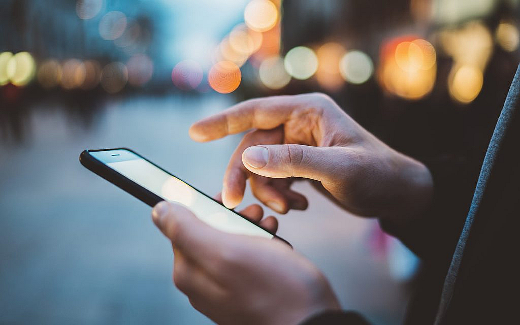 Learn how to submit an online refund request in Dubai through the Dubai REST app