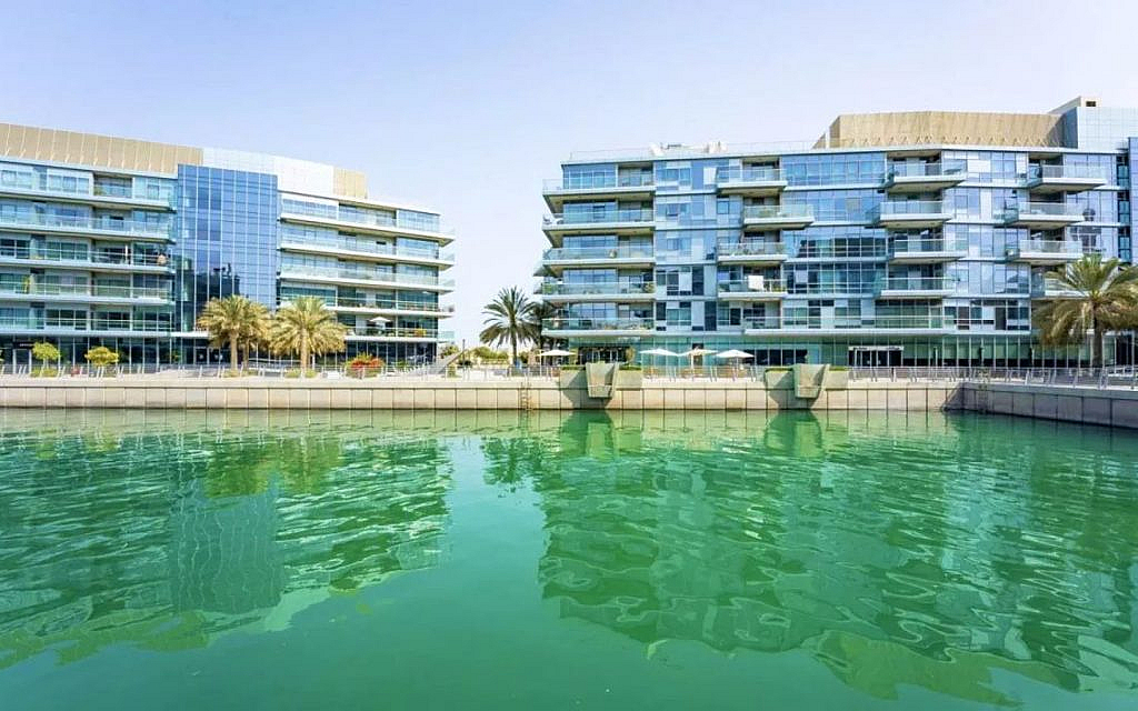 popular buildings like Al Marasy to rent flats near Corniche Beach