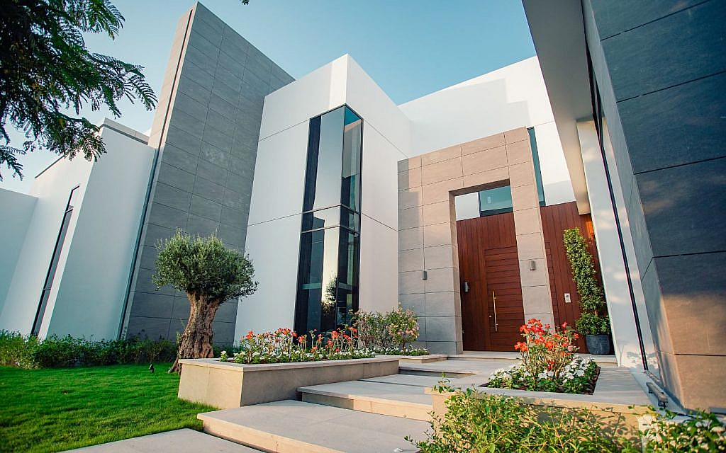 Dubai’s clear laws and digital systems make it a top choice for safe real estate investment