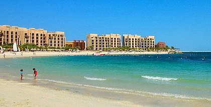 شاطئ في الإمارات