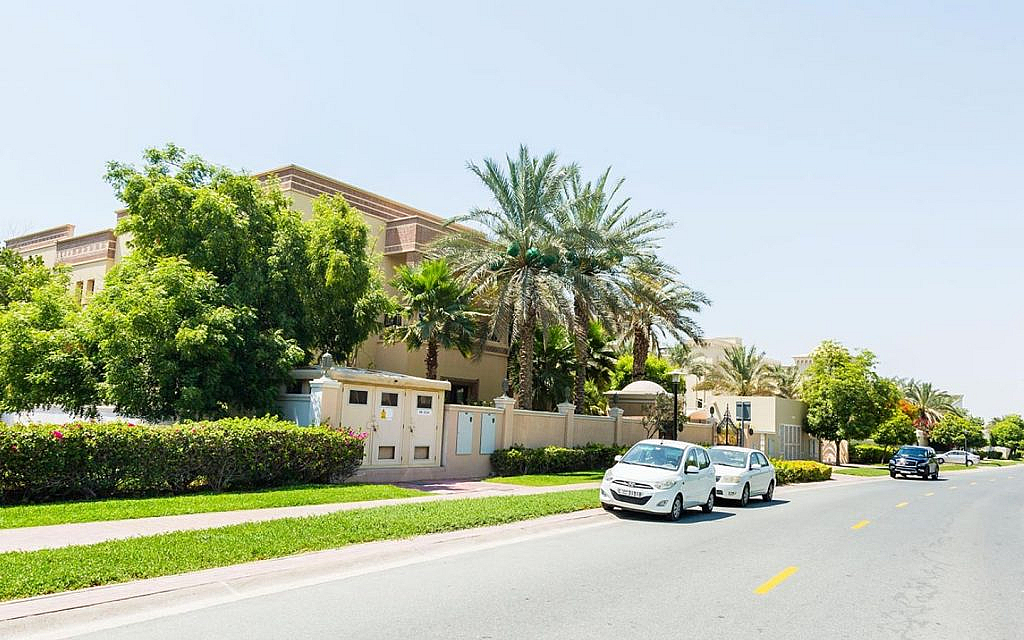 Emirates Hills villas for sale