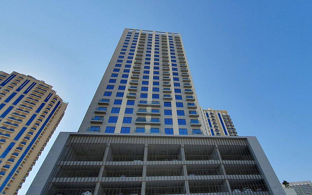 Flats in JVC Distrcit 11 with blue facade