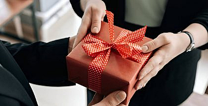deal-closing gift ideas for real estate agents