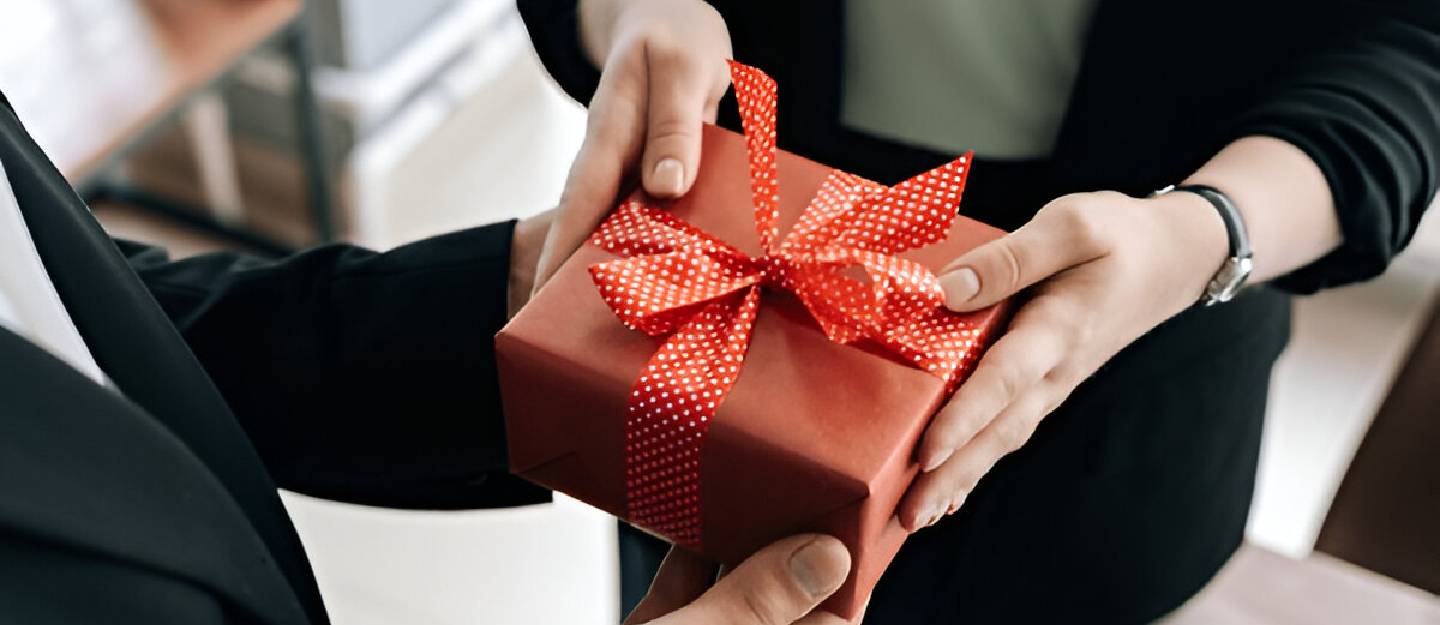 deal-closing gift ideas for real estate agents
