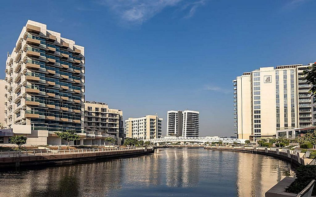Waterfront apartment complexes in Al Raha Beach