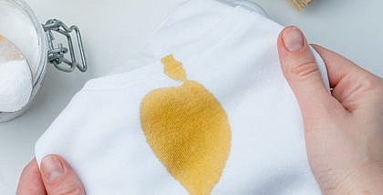 بقعة زيت على الألبسة