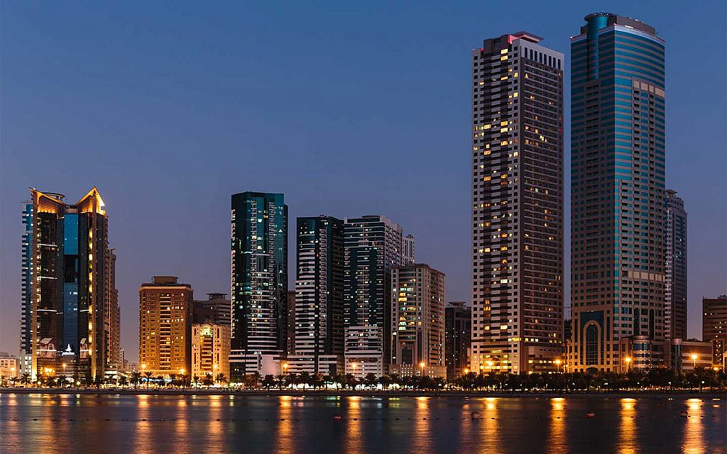 ابراج على واجها مائية