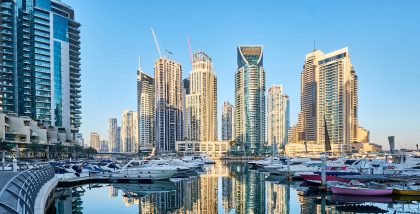 مبان وقوارب في دبي
