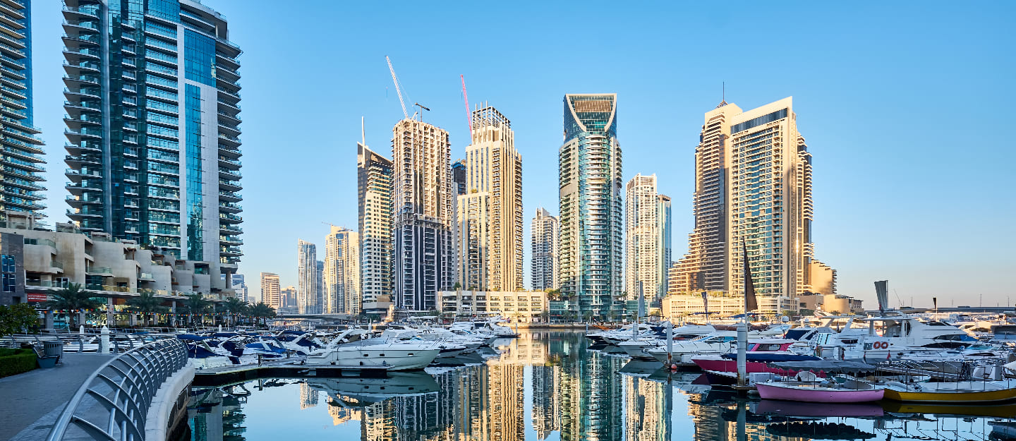مبان وقوارب في دبي
