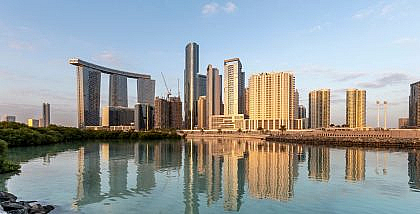 منطقة سكنية بإطلالة بحرية في أبوظبي