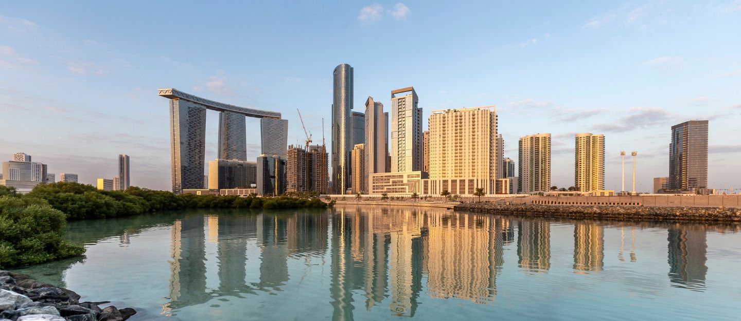 منطقة سكنية بإطلالة بحرية في أبوظبي
