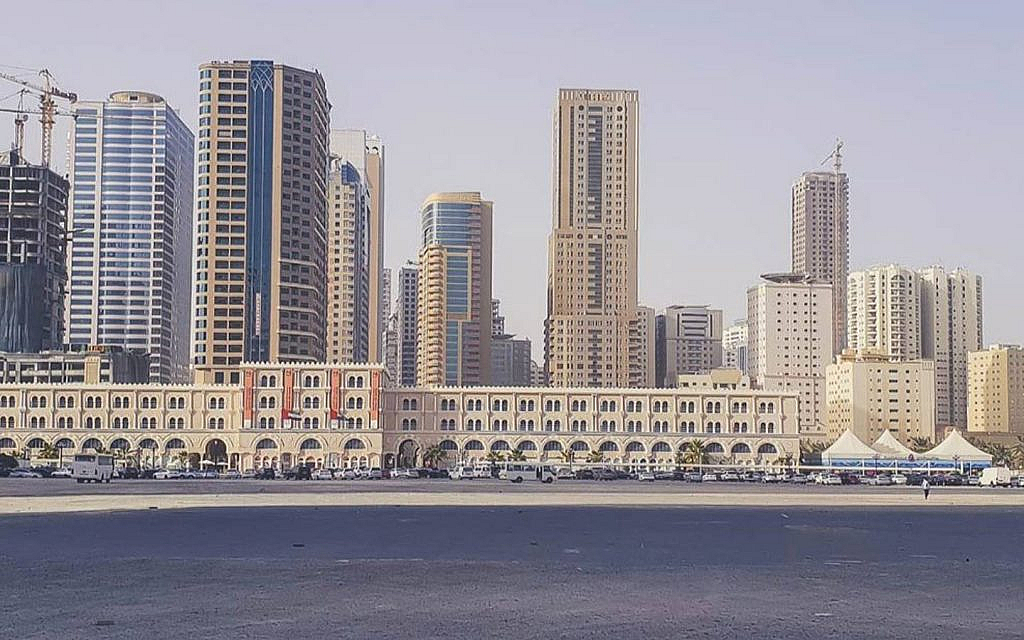 Al Majaz is where to live by the beach in sharjah