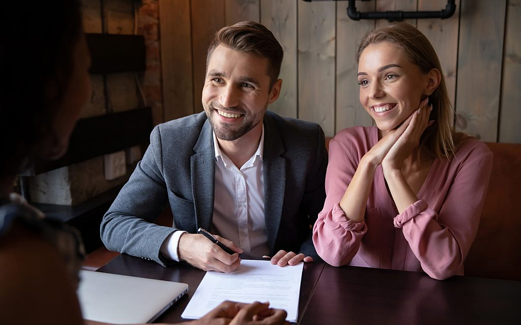 A couple discussing about property with HOAs