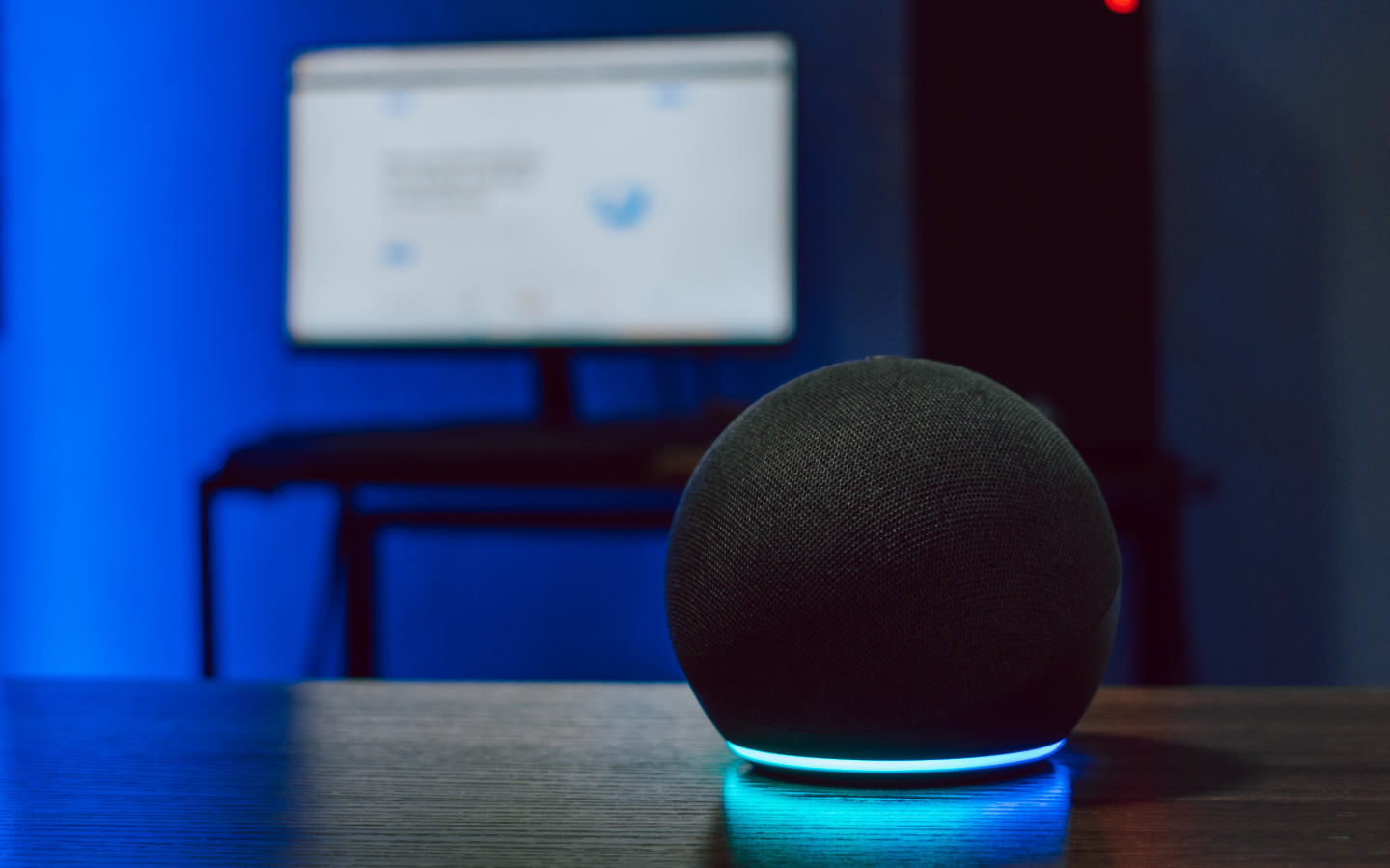 جهاز Alexa الذكي مقابل التلفاز