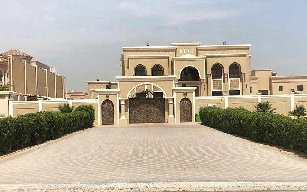 فيلا في الشارقة
