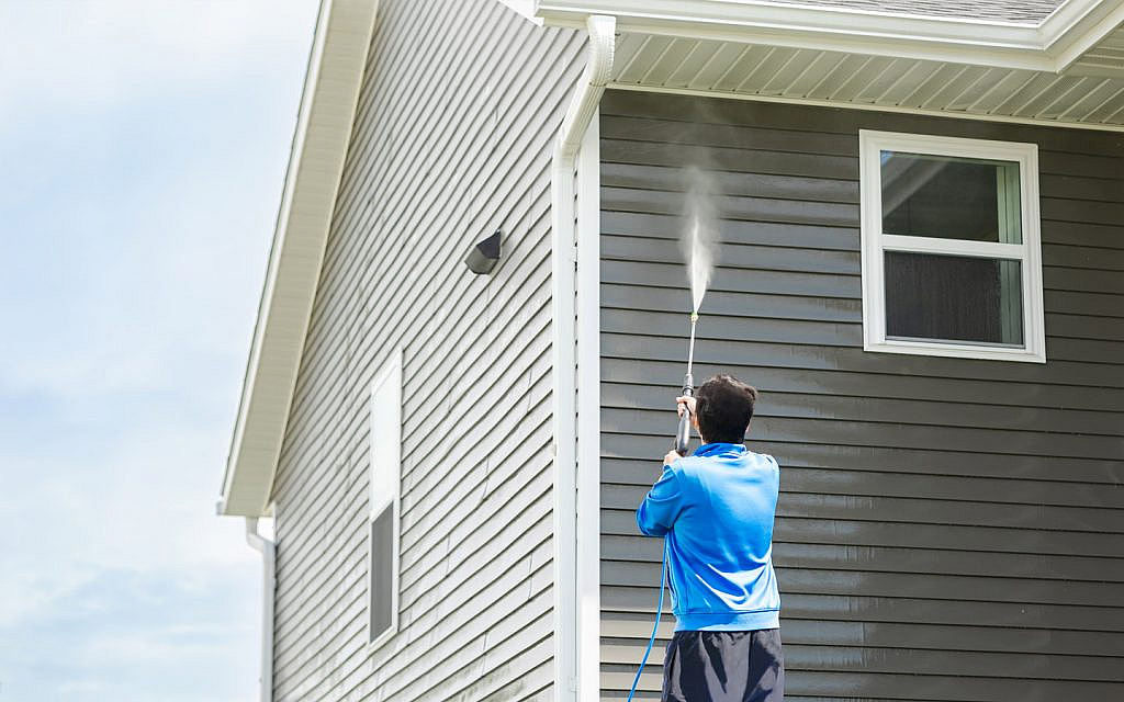 not cleaning the surface is one of the painting errors homeowners make