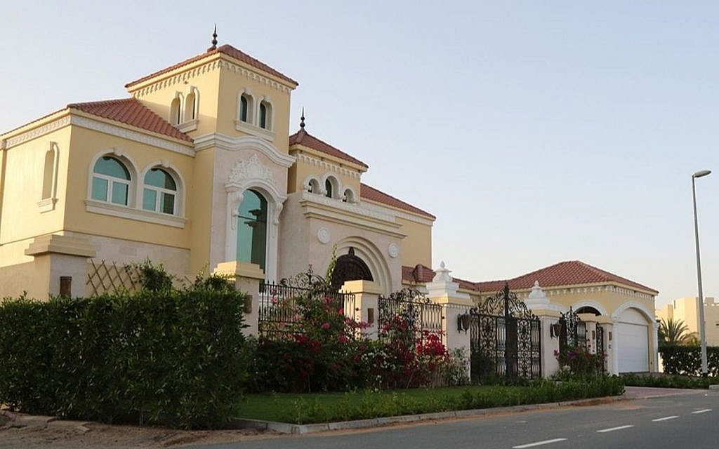 Front of a luxury villa in Al Barsha