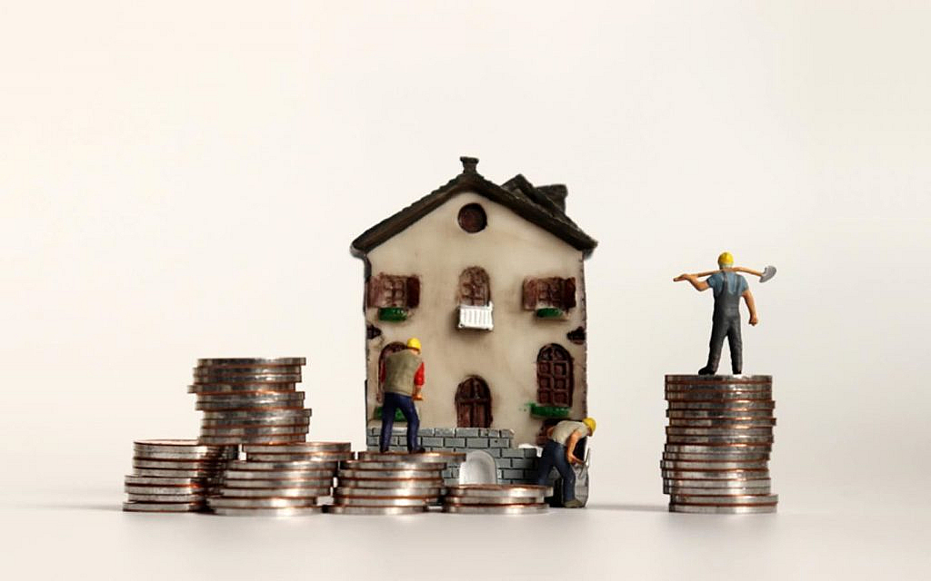 villas vs apartments service charge rate in Dubai