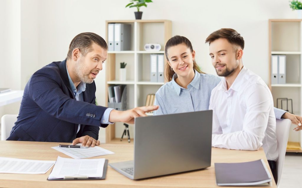 Real estate professionals in the UAE are of different types