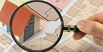 مجسم منزل وعدسة