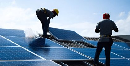 ألواح طاقة شمسية