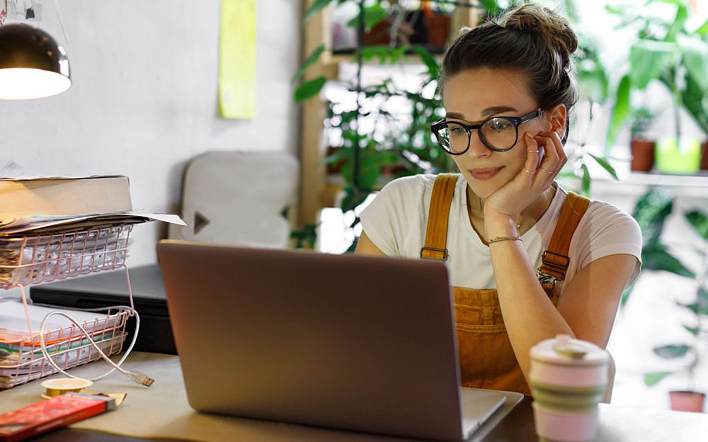 Explore the full range of TAMM digital services Abu Dhabi for residents