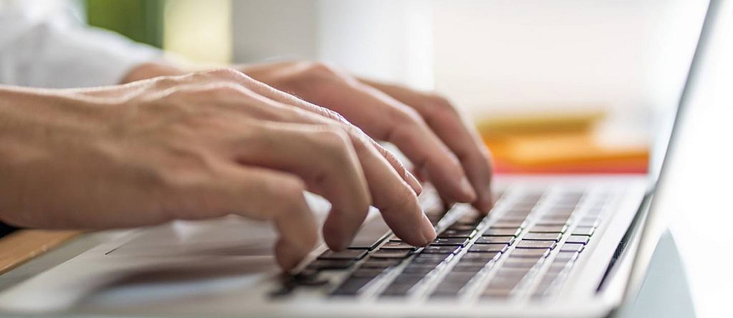 إستخراج بطاقة وسيط عقاري في الشارقة