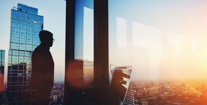 ظل شخص في برج