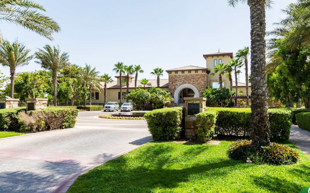 Family-friendly villas for rent near Kai Beach in hidd al saadiyat
