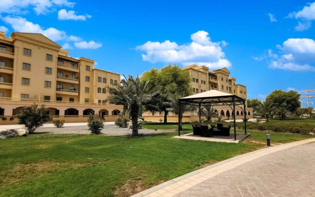 مباني مجمع قرية الياسمين في رأس الخيمة